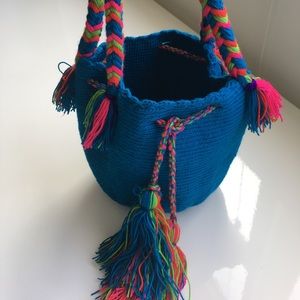 New hand-woven Colombian Wayuu hand-bag